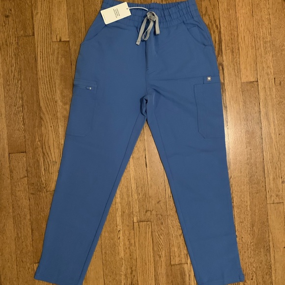 BRAND NEW FIGS Catarina top and Yola scrub pants - Picture 4 of 6